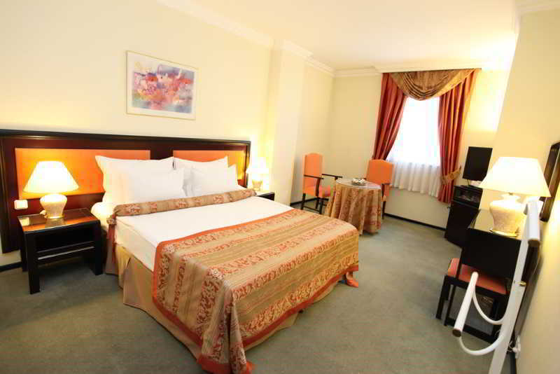 Guenes Hotel Merter Istambul Quarto foto