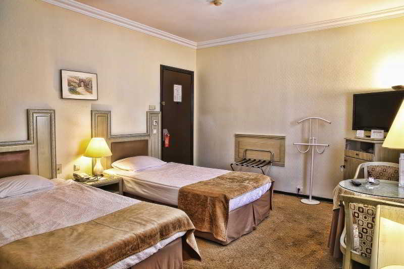 Guenes Hotel Merter Istambul Exterior foto