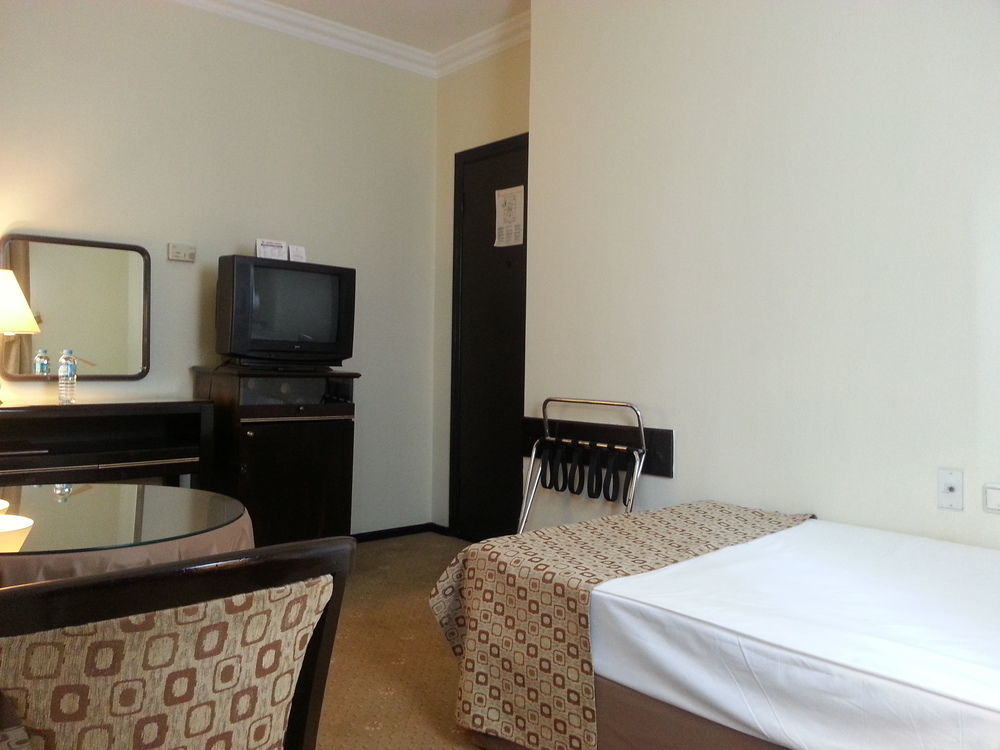 Guenes Hotel Merter Istambul Exterior foto