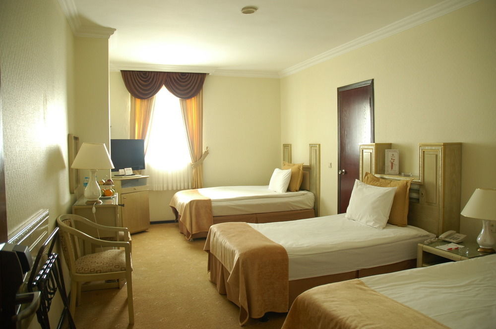 Guenes Hotel Merter Istambul Exterior foto