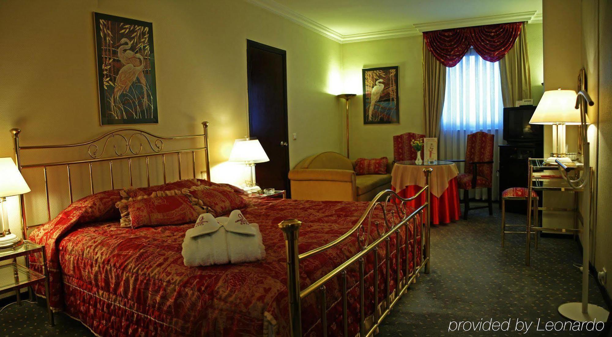 Guenes Hotel Merter Istambul Quarto foto